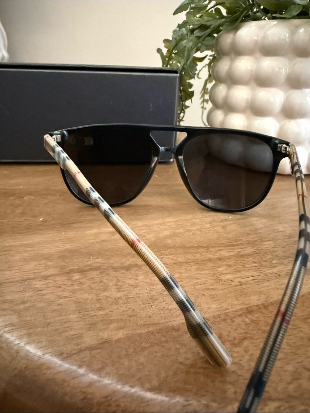Burberry sunglasses - Picture 2 of 5